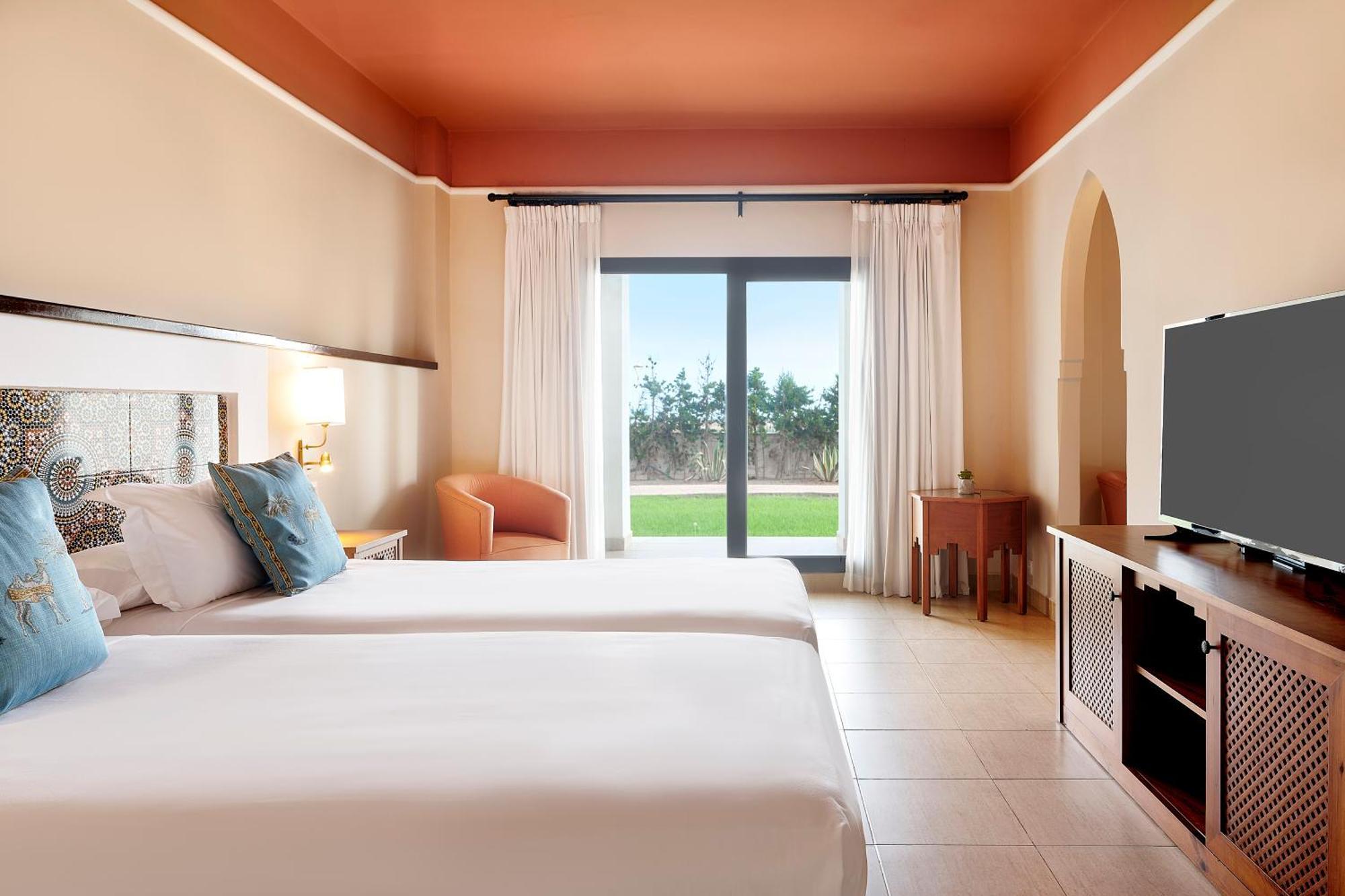 Hotel Iberostar Saïdia Exterior foto A room at the Hilton Garden Inn in Cancun, Mexico